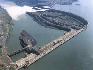 http://tangol.com/Fotos/Tours/20030726.Itaipu02.jpg