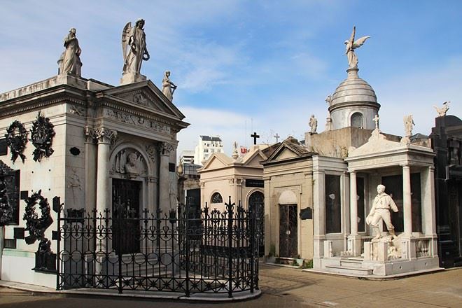 Cementerio De La Recoleta: Pasajeras En Trance