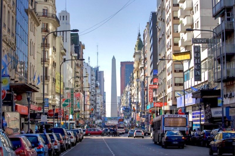 Corrientes, La Avenida Que Nunca Duerme