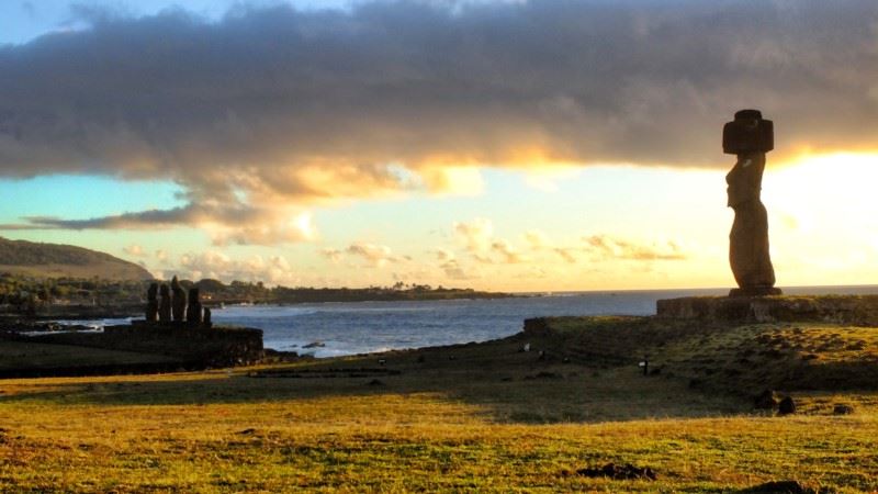 Mystérieux Tahai Pour Regarder Le Coucher Du Soleil Sur L'île De L'est