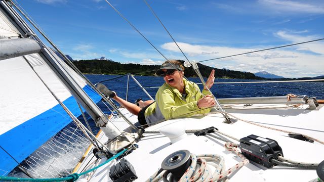 Navigation En Voilier Sur Le Lac Nahuel Huapi