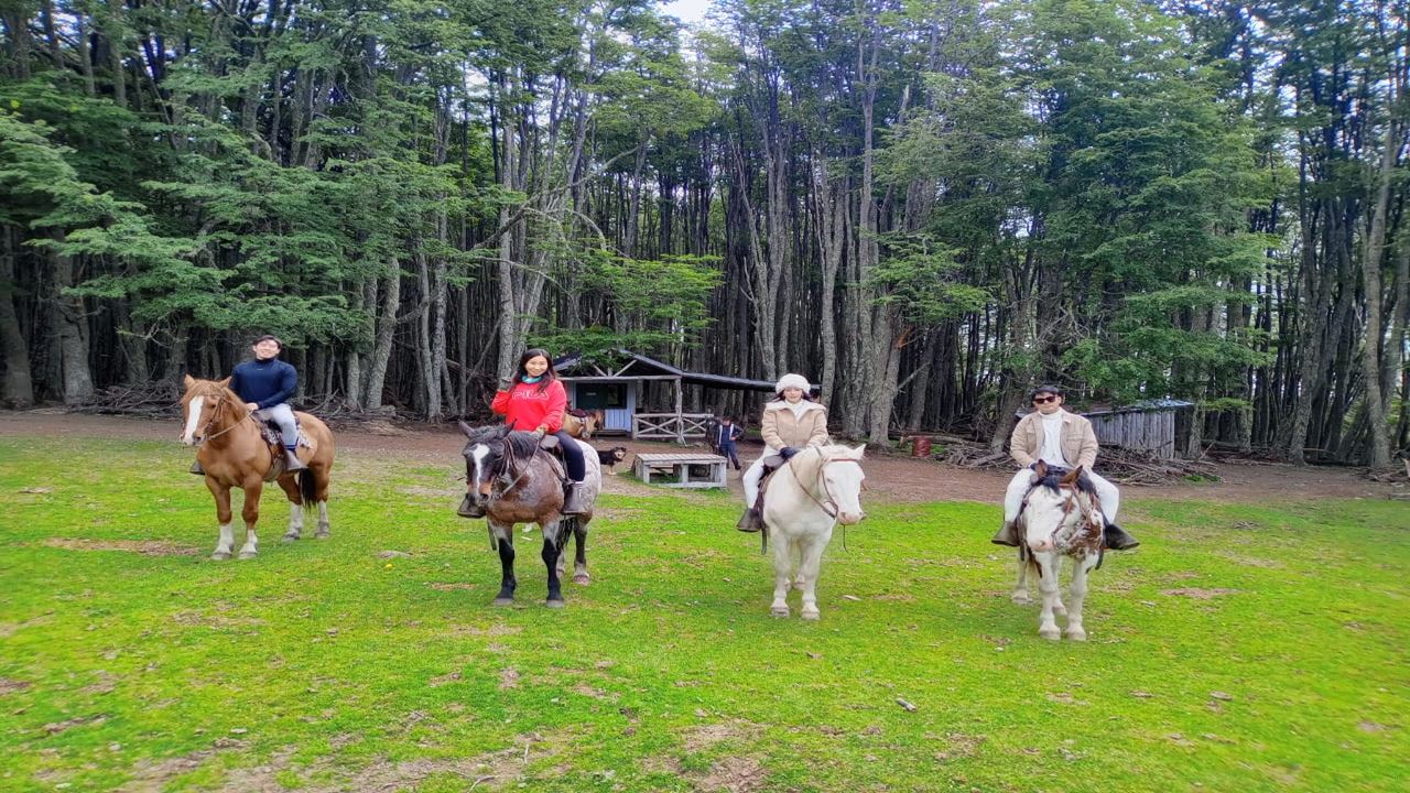 Cabalgata Por Lago Escondido