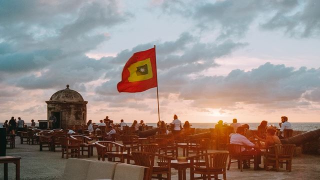 Abendessen Und Autofahrt Durch Die Ummauerte Stadt