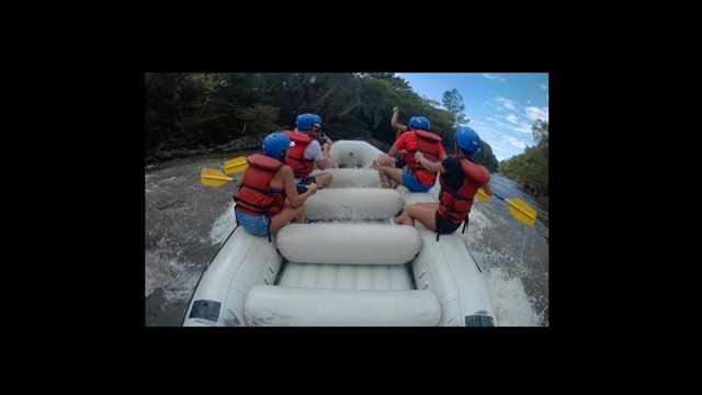 Rafting Sur La Rivière Fonce