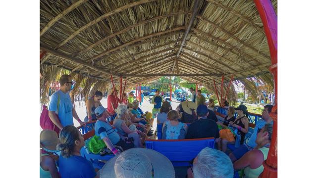 Visite De Johnny Cay Et De L`Aquarium Naturel