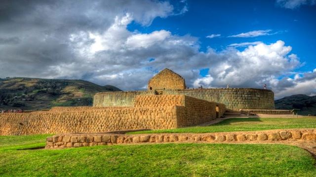 Avenue Tour Of Andean Volcanoes 3 Days