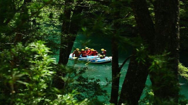 Rafting Mit Der Familie Auf Dem Manso-Fluss