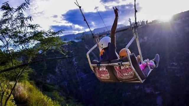 Quito Abenteuer Und Hälfte Der Welttour - Panoramabus