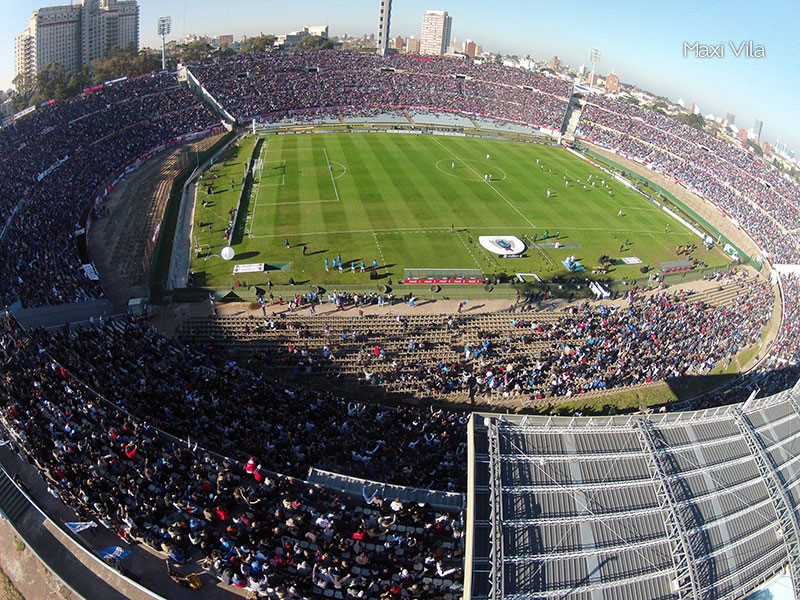 Setzen Sie Sich Eine Weile In Das Centenario-stadion In Uruguay Und Denken Sie Über Die Geschichte Nach